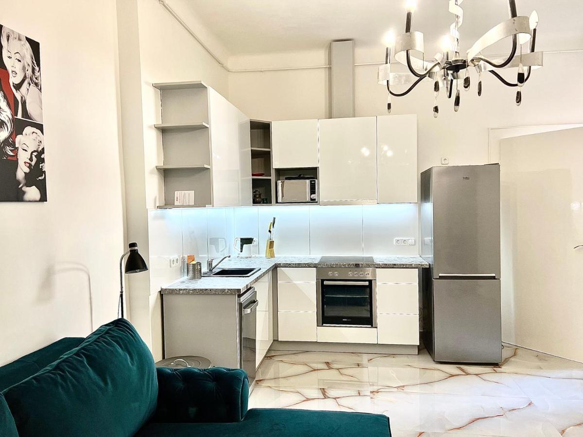 L8 Guesthouse Budapest Esterno foto